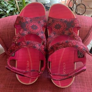Explore 24 Sandals by Easy Spirit Size 7 1/2 Pink